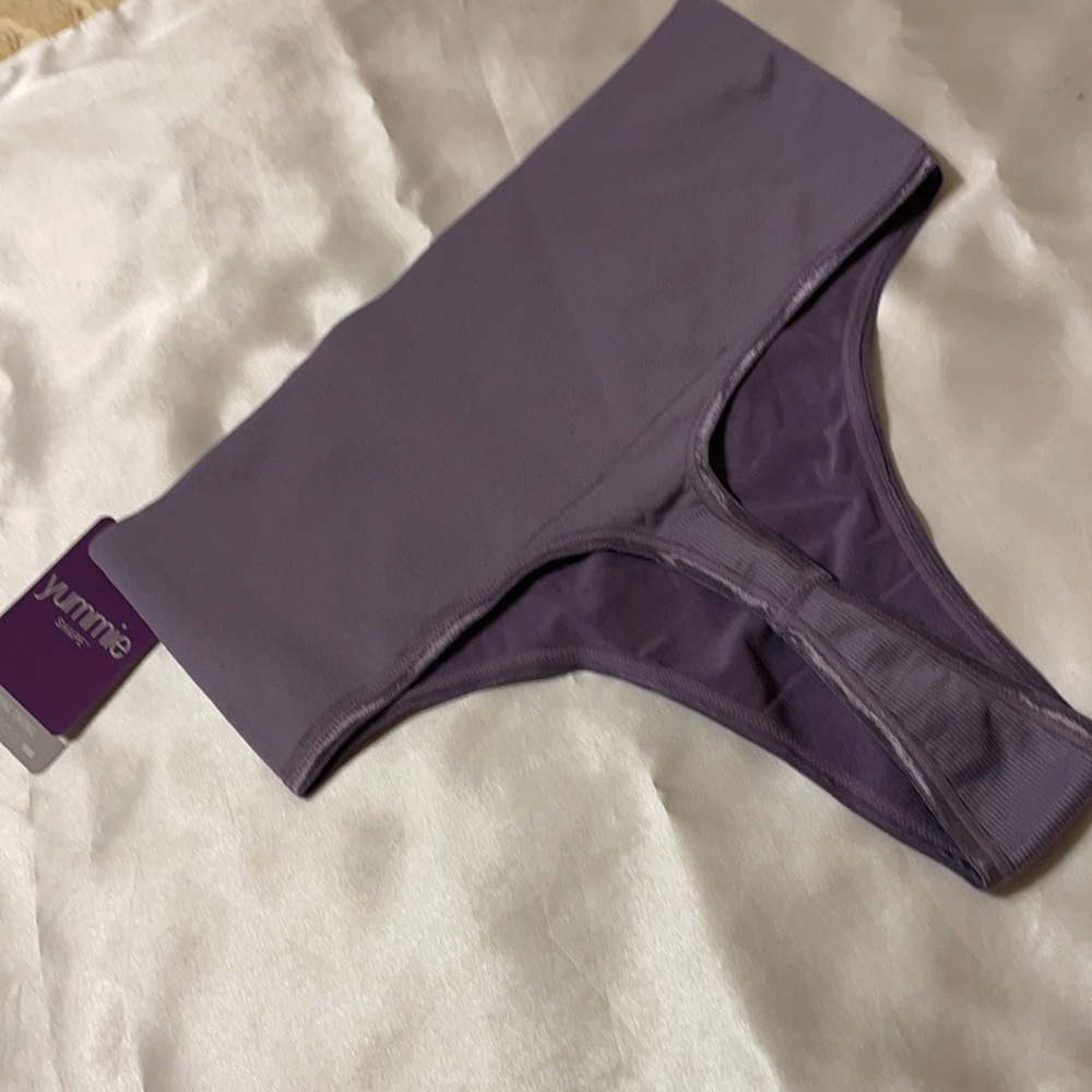 Ladies thong - Picture 2 of 4